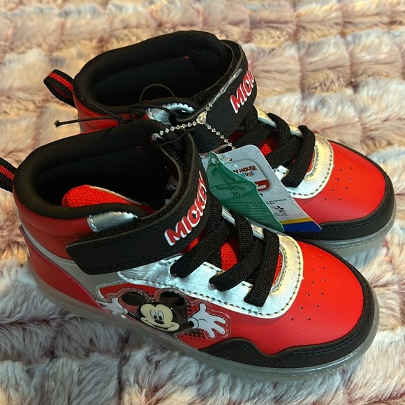 Disney Mickey Mouse kids light up sneakers 10 - Picture 1 of 7